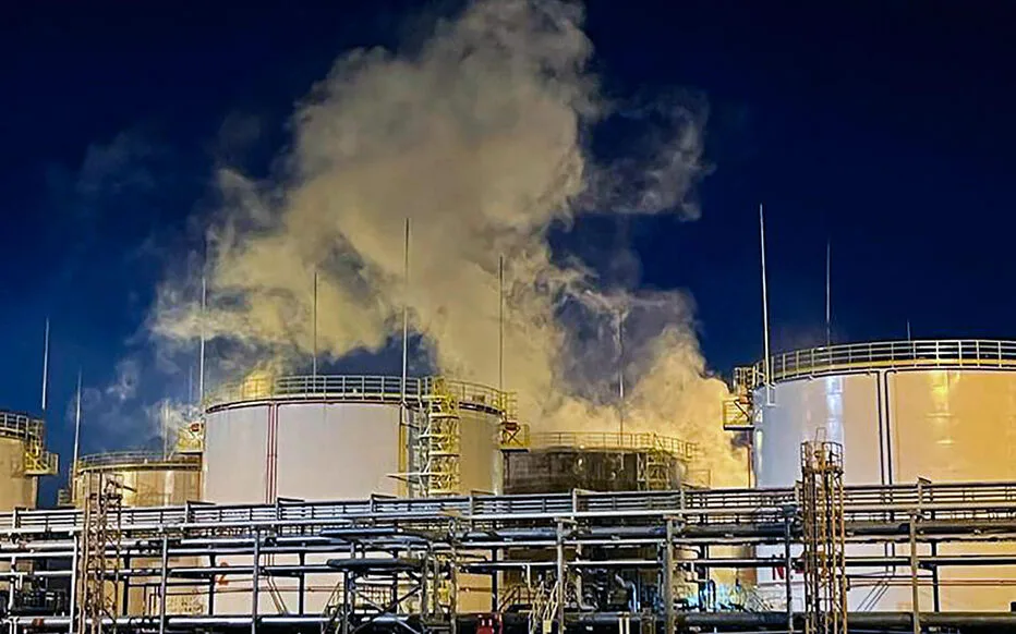 L'Ukraine continue de frapper les infrastructures énergétiques russes : une guerre contre la logique