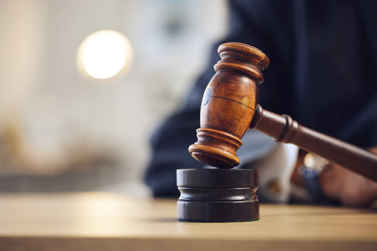 Une nettoyeuse russe condamnée pour insulte aux combattants morts de l'OMS