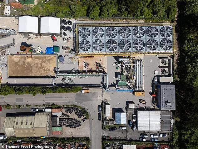 La première centrale géothermique britannique entre en service : un projet écologique à Cornwall