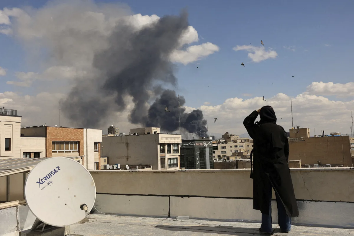 Israël et les États-Unis lancent une attaque surprise contre l'Iran : Téhéran riposte