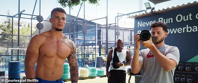 Les garçons sont-ils trop exposés au sexisme en ligne ? Une étude alarmante met en lumière les dangers pour les adolescents.