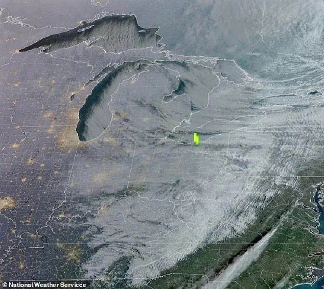 Un météore brillant illumine le ciel américain, déclenchant la panique chez les habitants