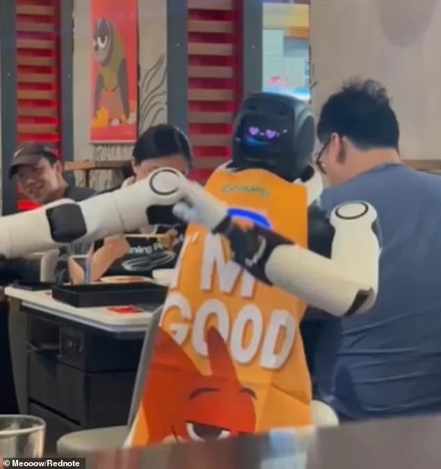 Incroyable : un robot danseur fait des ravages dans un restaurant chinois
