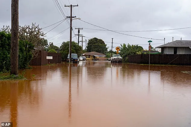 Hawaï submergé par des inondations record après des jours de pluies intenses