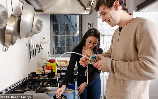 Les plaques de cuisson pourraient libérer des produits chimiques cancérigènes : les niveaux de benzène sont « équivalents à vivre avec un fumeur »