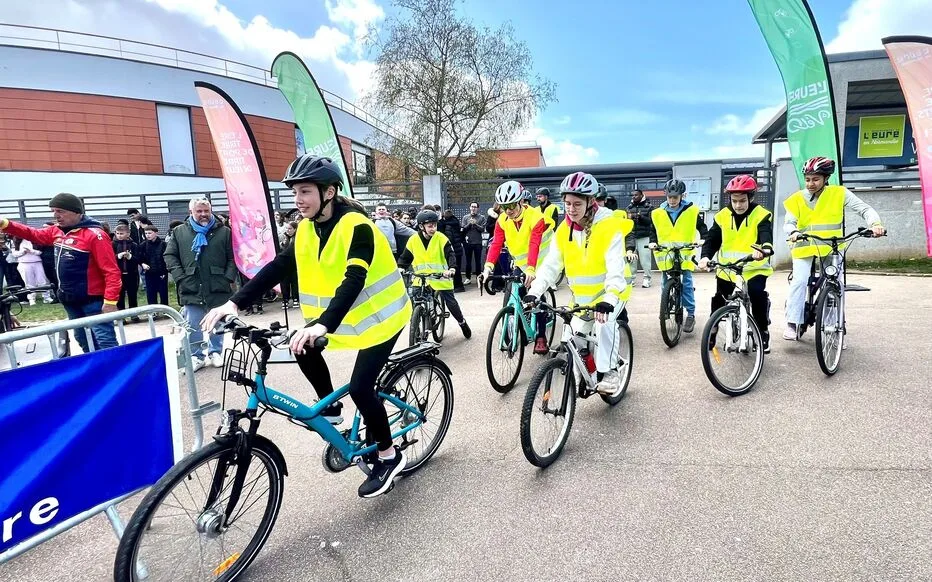 Des collégiens de l'Eure pédalent vers l'aventure et l'apprentissage