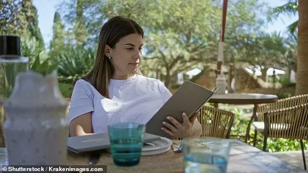 Des photos d'animaux sur les menus pour inciter les clients à choisir des plats végétariens