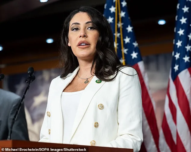 Des vidéos secrètes sur les phénomènes aériens non identifiés sont-elles la clé d'une menace pour la sécurité nationale ?