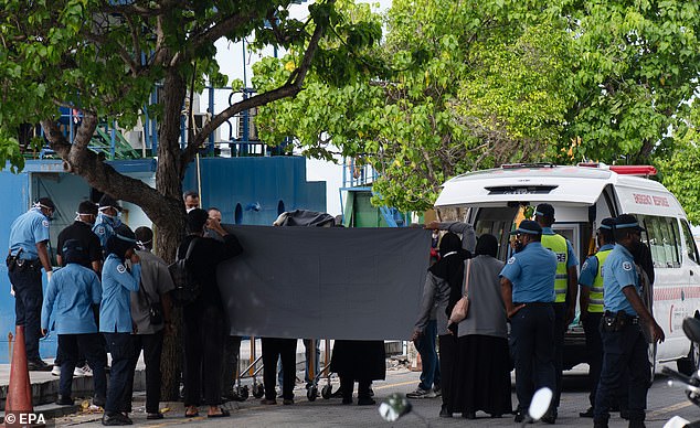 Experts warn strong underwater currents may have trapped Italian divers in a Maldives cave.