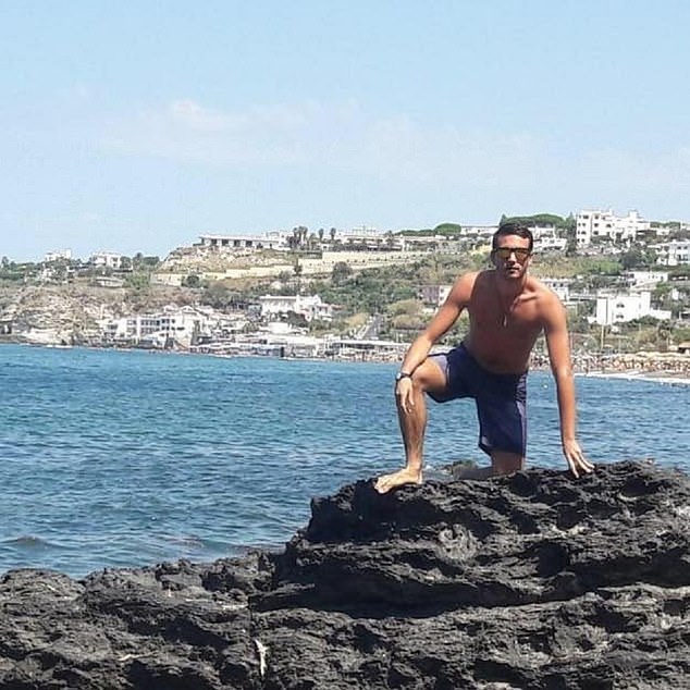 Experts warn strong underwater currents may have trapped Italian divers in a Maldives cave.