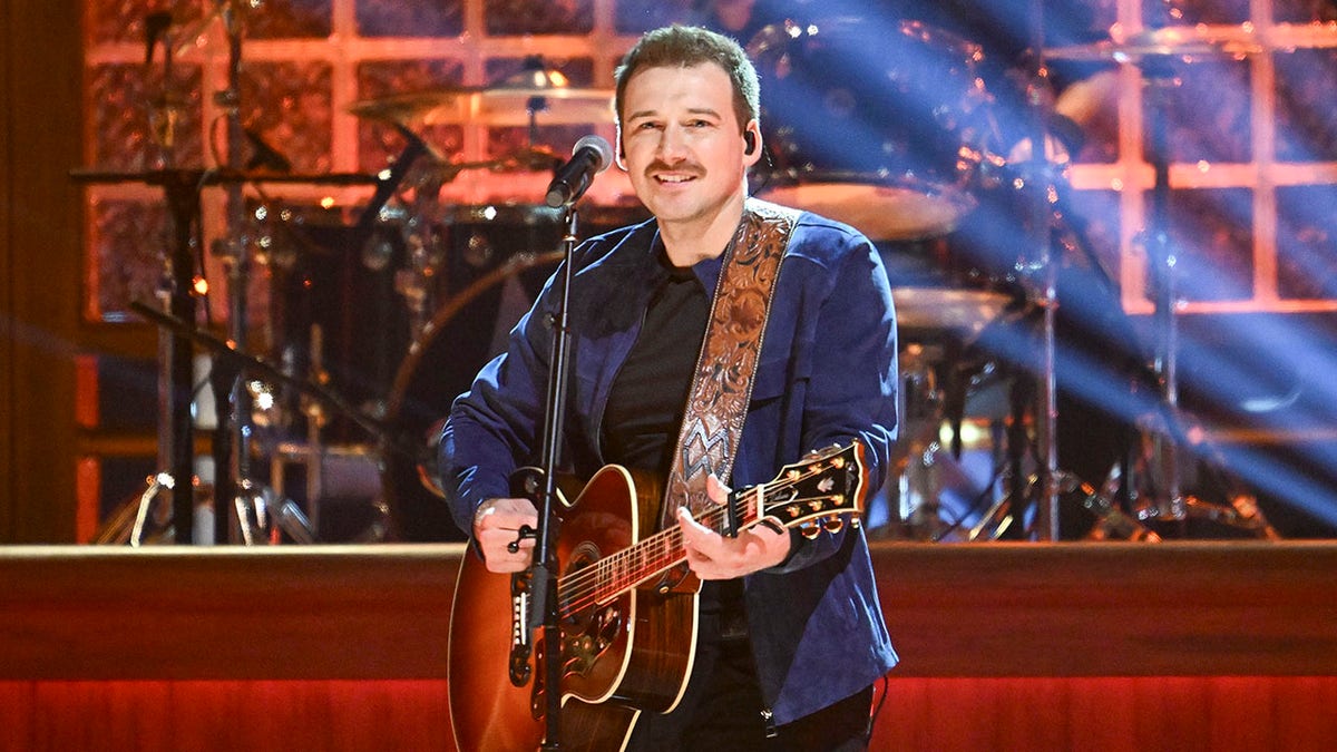 Morgan Wallen smashes piano after equipment failure during Denver concert