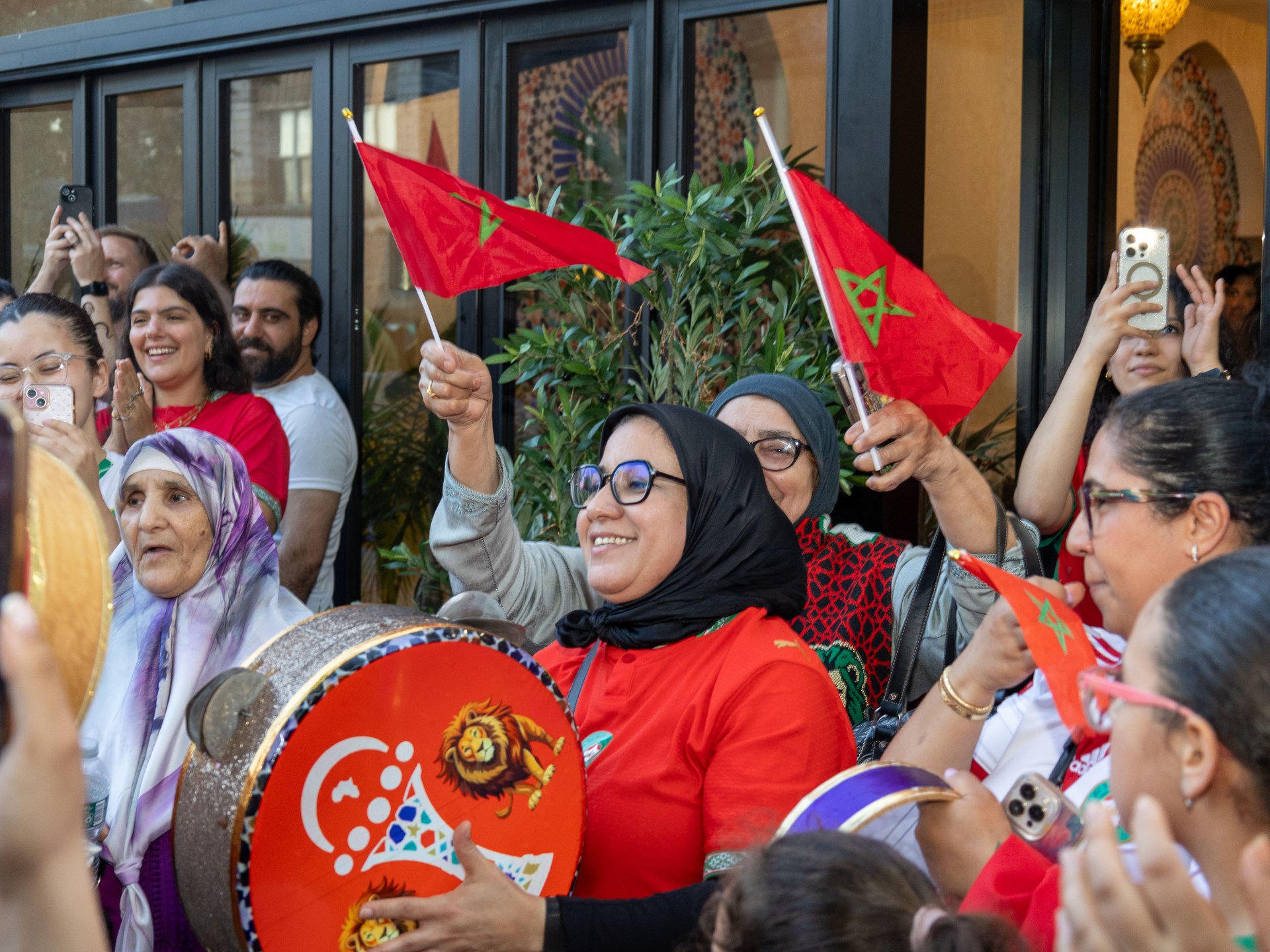 Les victoires de l'Égypte, du Maroc et de l'Algérie unissent la communauté arabe à Astoria.