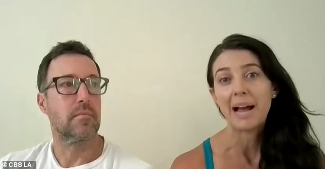 Deux touristes californiens tentent en vain de sauver un homme d'un crocodile.