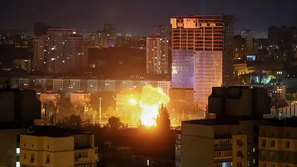 Russie lance une offensive massive de frappe multi-domaines en Ukraine