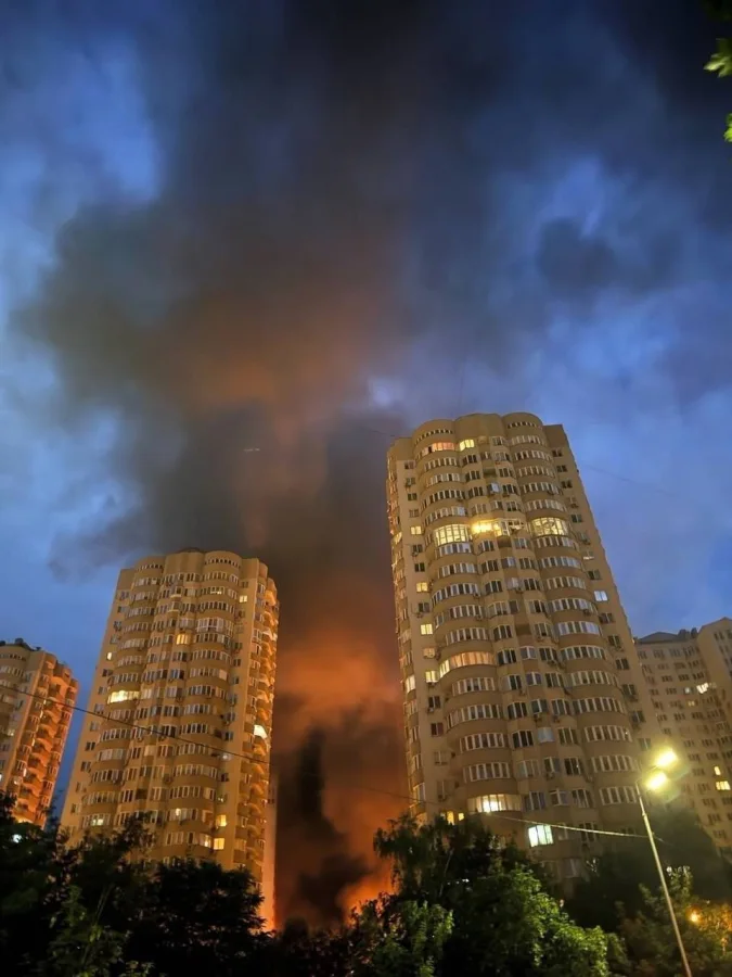 Russie intensifie ses frappes sur les usines de défense ukrainiennes à Kyiv.