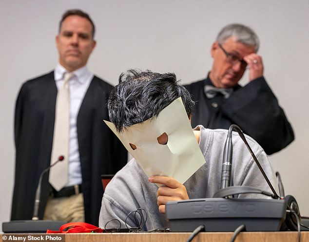 Un couple a été condamné à de lourdes peines de prison par un tribunal allemand pour des crimes d'esclavage commis au profit de l'ISIS contre des jeunes filles yazidies.
