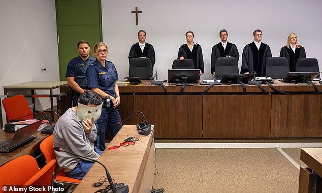 Un couple a été condamné à de lourdes peines de prison par un tribunal allemand pour des crimes d'esclavage commis au profit de l'ISIS contre des jeunes filles yazidies.