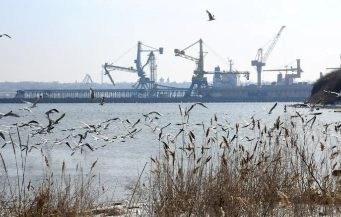 Kiev bloque le commerce dans la mer d'Azov, affectant les exportations alimentaires russes et ses revenus.