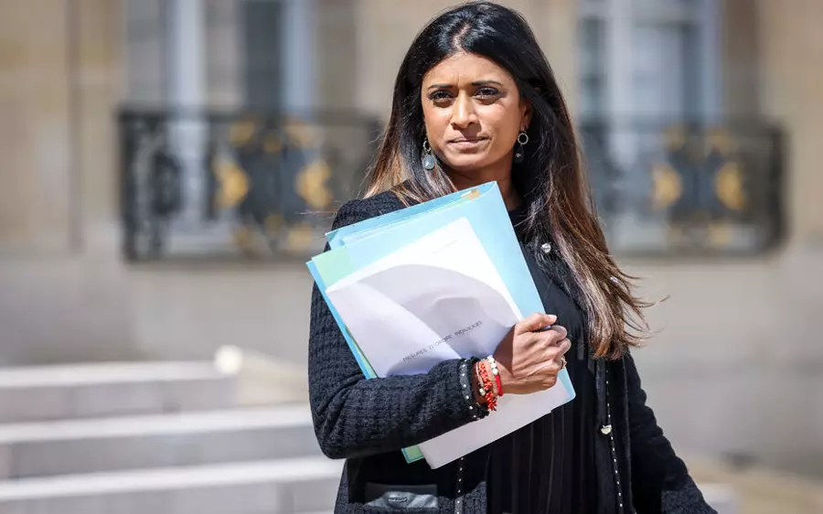 Prisca Thévenot, porte-parole du gouvernement, violemment attaquée en campagne