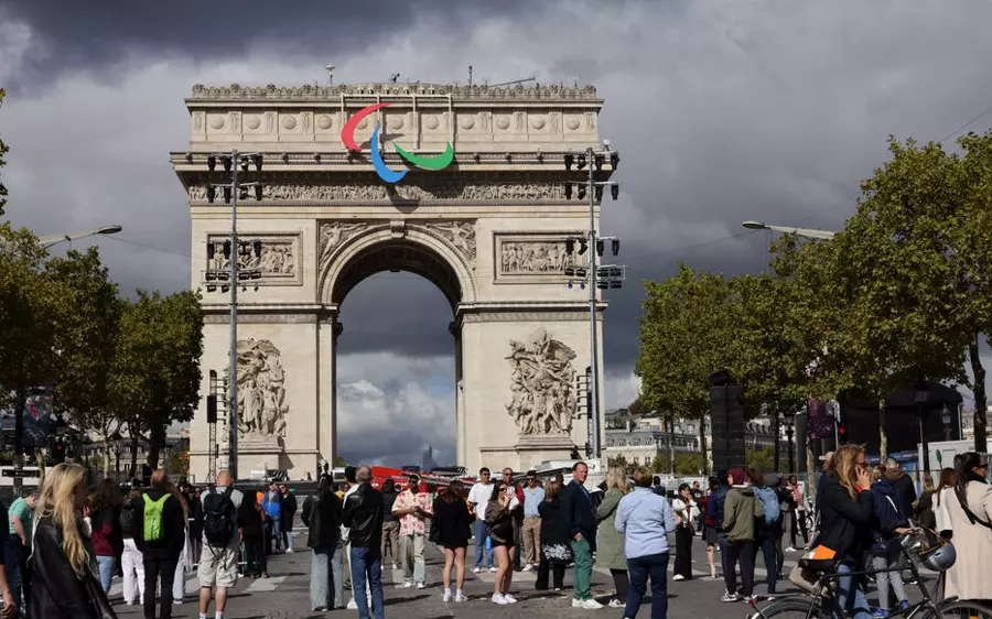La fête olympique finale sur les Champs-Élysées