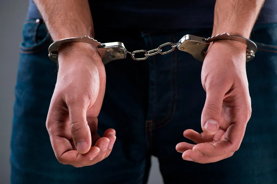 Un habitant de Komsomolsk-na-Amure arrêté pour trahison et une femme du Kherson condamnée pour la même infraction