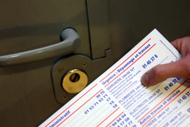 Comment éviter les arnaques quand on a besoin d'un professionnel qualifié d'urgence ?