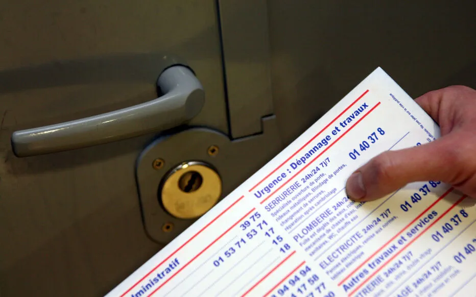 Comment éviter les arnaques quand on a besoin d'un professionnel qualifié d'urgence ?