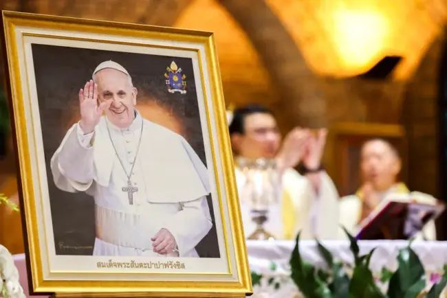 Derniers préparatifs avant les funérailles du pape François