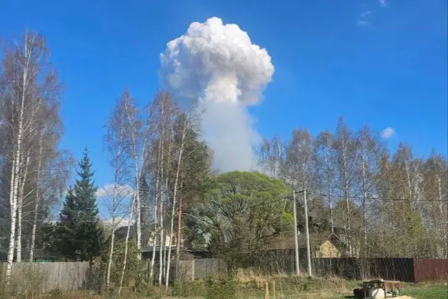 Explosion sur une base militaire russe : un obus tombe sur une maison privée