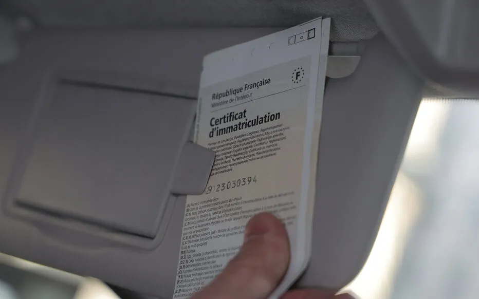 Fin des avantages fiscaux pour les voitures électriques et à hydrogène : une mesure qui fait débat