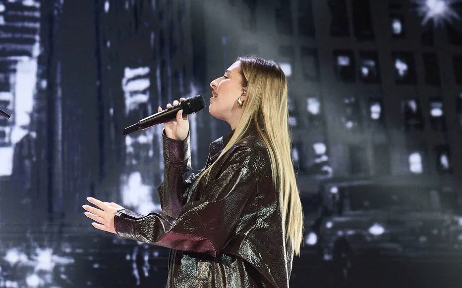 Helena lance sa tournée avec brio