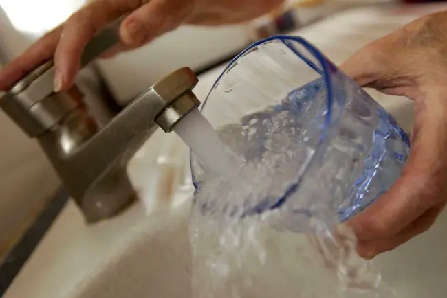 Interdiction de consommation d'eau pour les personnes sensibles dans le Haut-Rhin à cause de la pollution des mousses anti-incendie