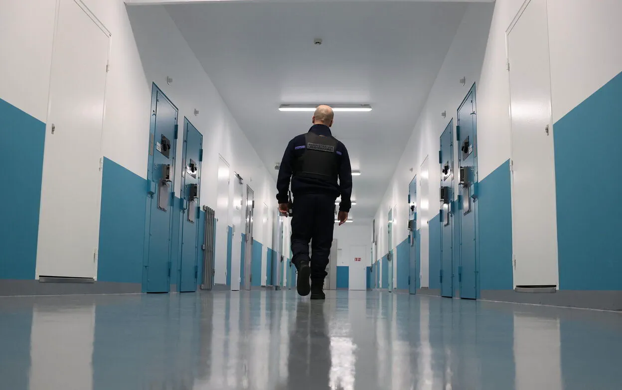 Julie, mère de famille face à la menace terroriste : quand l'uniforme devient un piège