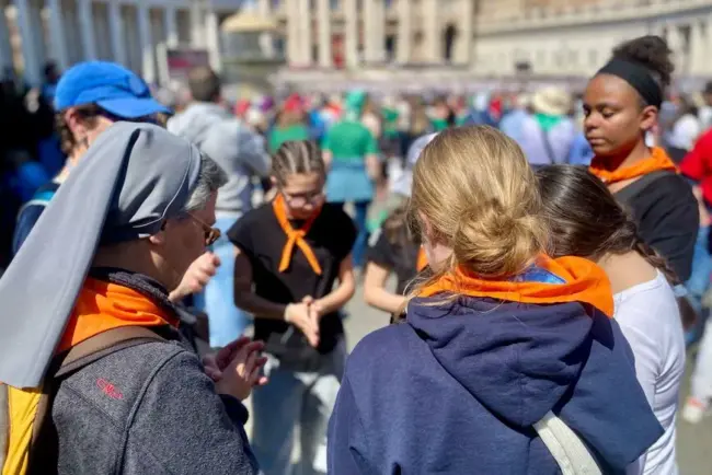 La Bible sur son cercueil : les funérailles de Paul VI en images