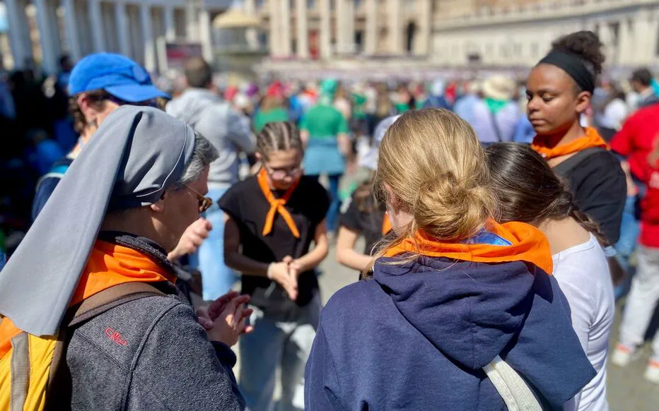 La Bible sur son cercueil : les funérailles de Paul VI en images