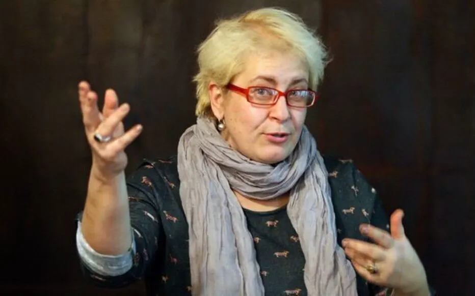 La journaliste russe Ekaterina Barabach fuit la Russie après avoir été placée sur la liste des personnes recherchées