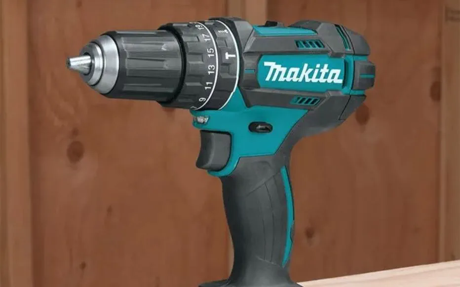 La perceuse-visseuse Makita DHP482Z : un outil polyvalent pour les projets de bricolage