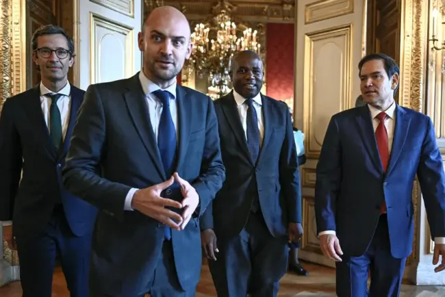 L'Élysée au cœur du ballet diplomatique sur l'Ukraine