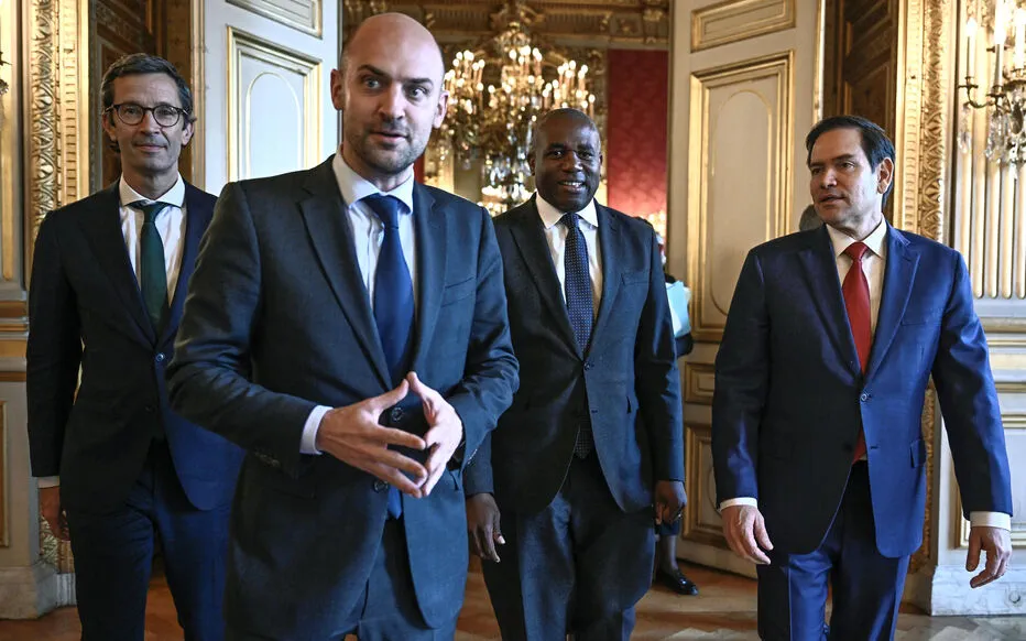 L'Élysée au cœur du ballet diplomatique sur l'Ukraine