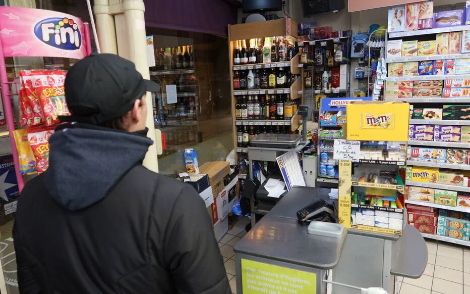 Les épiceries de nuit de Marseille doivent continuer à fermer à 22 heures