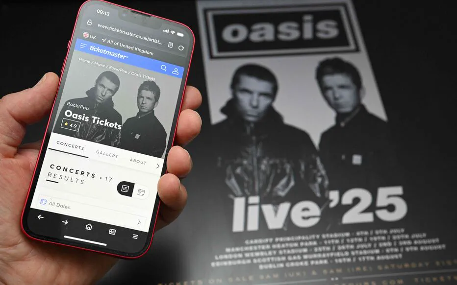 Les fans d'Oasis perdaient deux millions de livres dans les escroqueries sur les réseaux sociaux