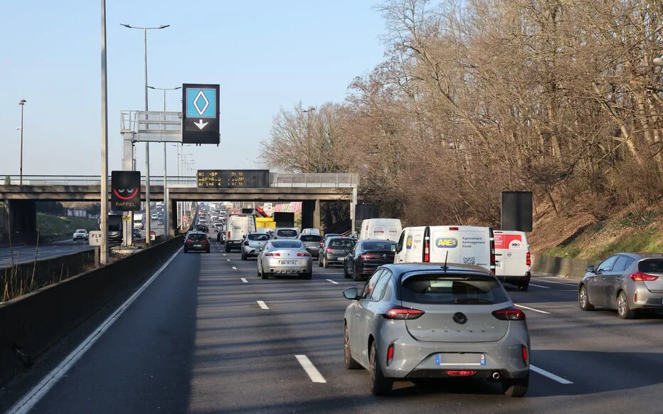 Les Franciliens s'adaptent au nouveau losange lumineux sur le boulevard périphérique