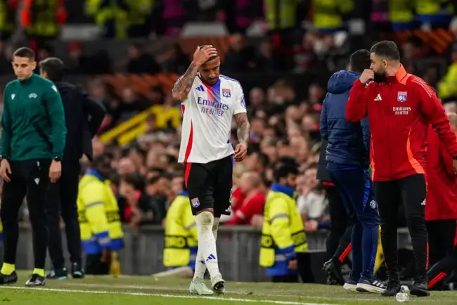 Les Lyonnais abattus par l'élimination face à Manchester