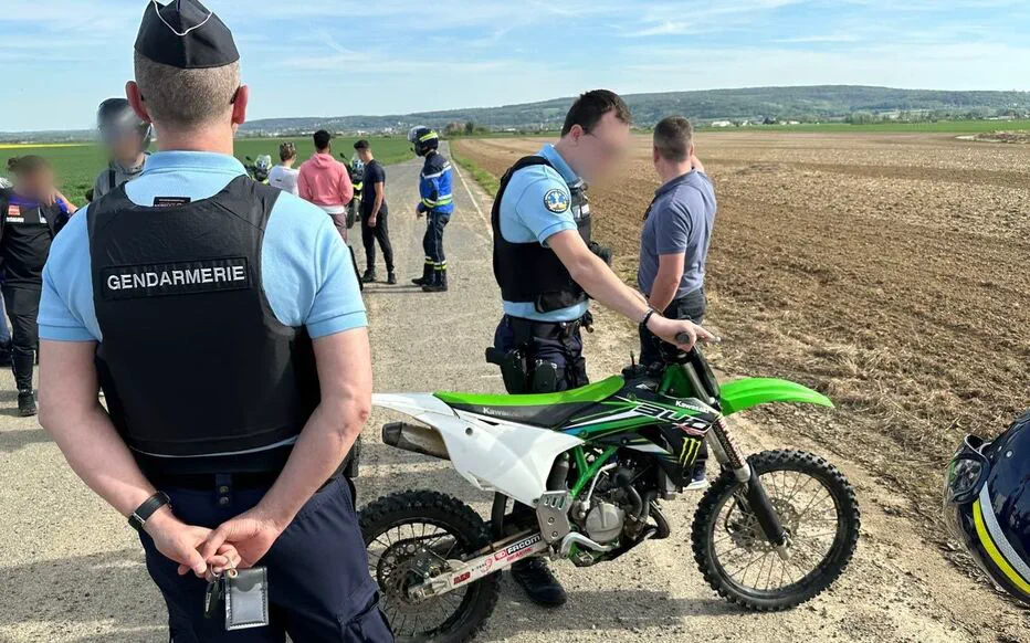 Les motards enchevêtrés : la lutte continue entre les passionnés et les agriculteurs