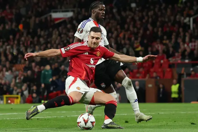 Manchester United domine l'OL : pressions inefficaces et domination offensive