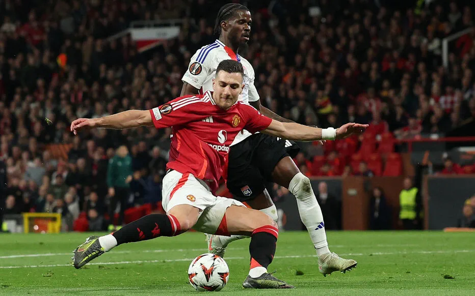 Manchester United domine l'OL : pressions inefficaces et domination offensive