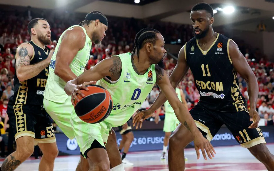 Monaco domine Barcelone et se qualifie pour le prochain tour de l'Euroligue