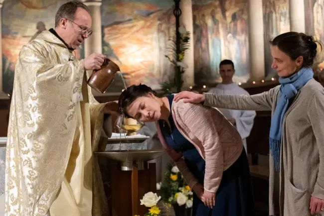 Nathaël attend depuis deux ans le moment de son baptême : un rituel important pour lui