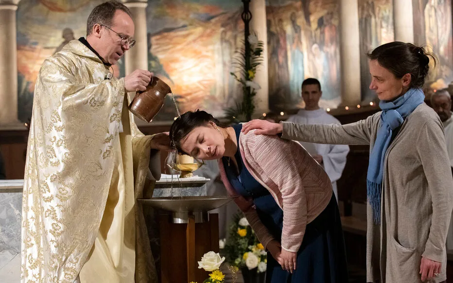 Nathaël attend depuis deux ans le moment de son baptême : un rituel important pour lui