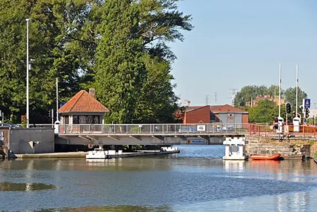 Tragique accident de la route à Bruges : un homme et sa petite-fille décèdent